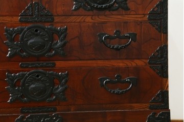中古　美品　岩谷堂箪笥　重厚な金具が目を引く衣装箪笥　(R-088139)