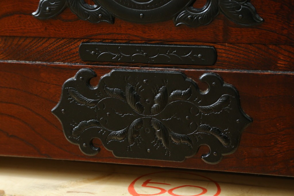 中古　美品　岩谷堂箪笥　重厚な金具が目を引く衣装箪笥　(R-088139)