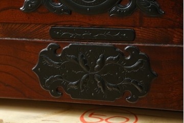 中古　美品　岩谷堂箪笥　重厚な金具が目を引く衣装箪笥　(R-088139)