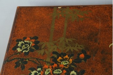 アジアンヴィンテージ　シノワズリ様式　花鳥図が華やかなオリエンタルデザインのサイドボード　(R-088140)