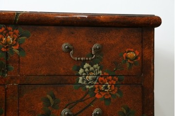 アジアンヴィンテージ　シノワズリ様式　花鳥図が華やかなオリエンタルデザインのサイドボード　(R-088140)