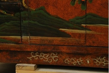 アジアンヴィンテージ　シノワズリ様式　花鳥図が華やかなオリエンタルデザインのサイドボード　(R-088140)