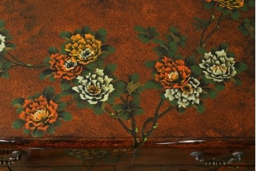 アジアンヴィンテージ　シノワズリ様式　花鳥図が華やかなオリエンタルデザインのサイドボード　(R-088140)
