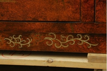 アジアンヴィンテージ　シノワズリ様式　花鳥図が華やかなオリエンタルデザインのサイドボード　(R-088140)
