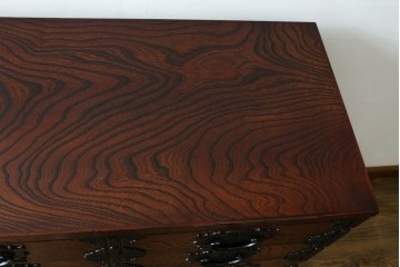 中古　美品　岩谷堂箪笥　漆塗り　美しい杢目と重厚な金具が風格を漂わせる衣装箪笥　(R-088141)