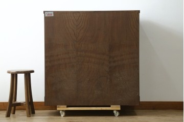 中古　美品　岩谷堂箪笥　漆塗り　美しい杢目と重厚な金具が風格を漂わせる衣装箪笥　(R-088141)