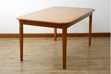 中古　横浜クラシック家具　ダニエル(Daniel)　Etranger(エトランゼ)　E-302　丸みを帯びた天板やすっきりとした脚のデザインが上品なエトランジェテーブル　(R-088142)