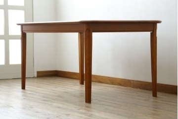中古　横浜クラシック家具　ダニエル(Daniel)　Etranger(エトランゼ)　E-302　丸みを帯びた天板やすっきりとした脚のデザインが上品なエトランジェテーブル　(R-088142)