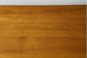 中古　横浜クラシック家具　ダニエル(Daniel)　Etranger(エトランゼ)　E-302　丸みを帯びた天板やすっきりとした脚のデザインが上品なエトランジェテーブル　(R-088142)
