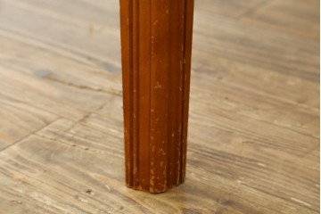中古　横浜クラシック家具　ダニエル(Daniel)　Etranger(エトランゼ)　E-302　丸みを帯びた天板やすっきりとした脚のデザインが上品なエトランジェテーブル　(R-088142)