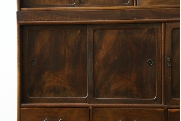 和製ヴィンテージ　前面(桑材)　梅にウグイスの彫刻と螺鈿細工が上品な茶箪笥　(R-088144)