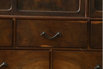 和製ヴィンテージ　前面(桑材)　梅にウグイスの彫刻と螺鈿細工が上品な茶箪笥　(R-088144)
