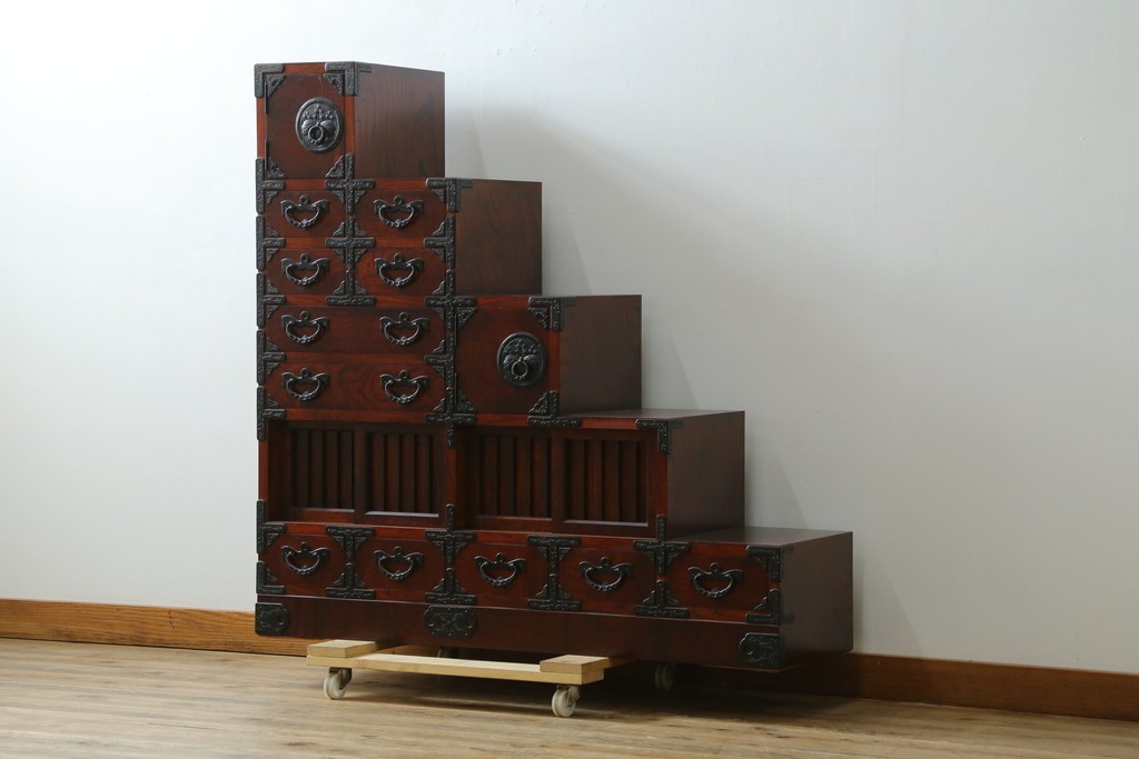 中古　美品　岩谷堂箪笥　伝統美と収納力を兼ね備えた階段箪笥　(R-088145)