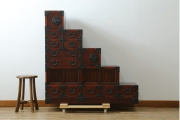 中古　美品　岩谷堂箪笥　伝統美と収納力を兼ね備えた階段箪笥　(R-088145)