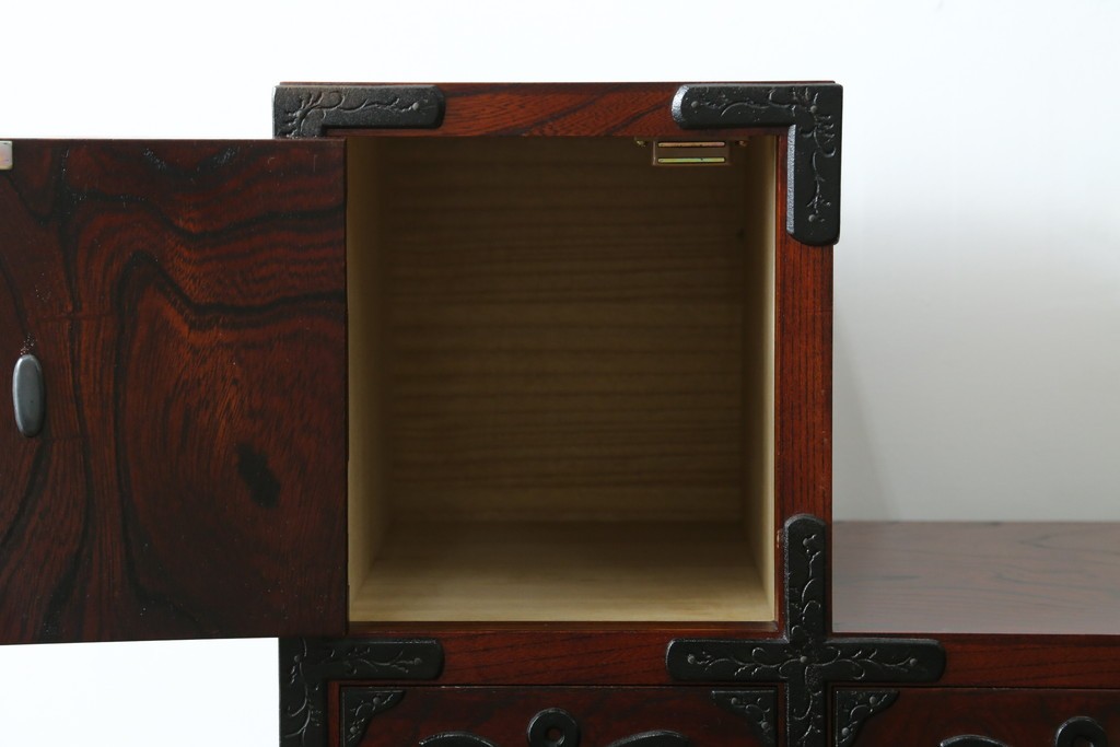 中古　美品　岩谷堂箪笥　伝統美と収納力を兼ね備えた階段箪笥　(R-088145)