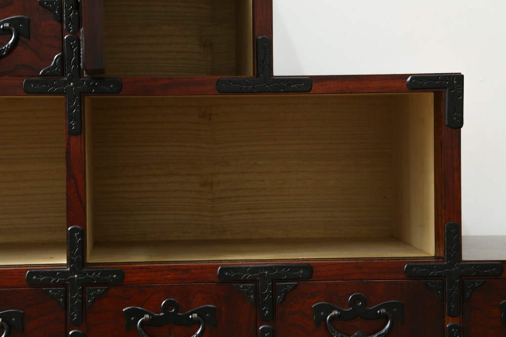 中古　美品　岩谷堂箪笥　伝統美と収納力を兼ね備えた階段箪笥　(R-088145)