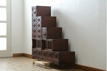 中古　美品　岩谷堂箪笥　伝統美と収納力を兼ね備えた階段箪笥　(R-088145)