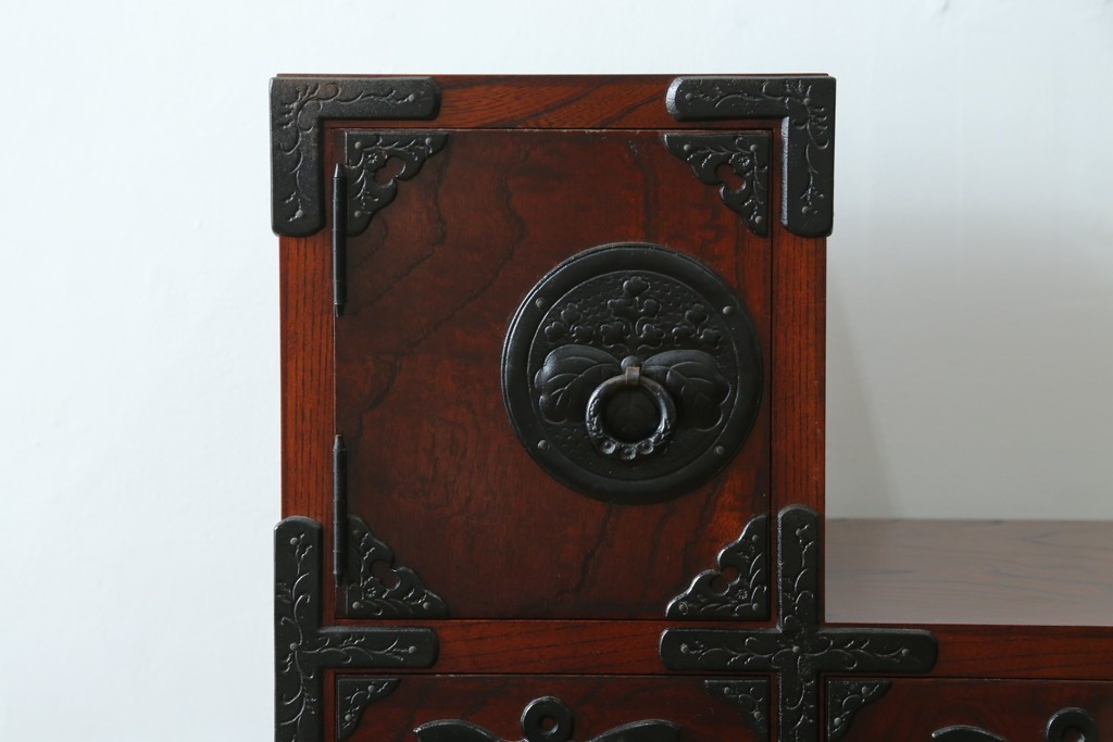 中古　美品　岩谷堂箪笥　伝統美と収納力を兼ね備えた階段箪笥　(R-088145)