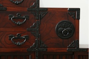 中古　美品　岩谷堂箪笥　伝統美と収納力を兼ね備えた階段箪笥　(R-088145)
