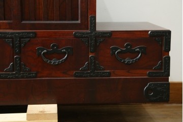 中古　美品　岩谷堂箪笥　伝統美と収納力を兼ね備えた階段箪笥　(R-088145)