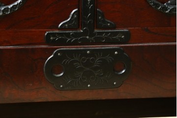中古　美品　岩谷堂箪笥　伝統美と収納力を兼ね備えた階段箪笥　(R-088145)