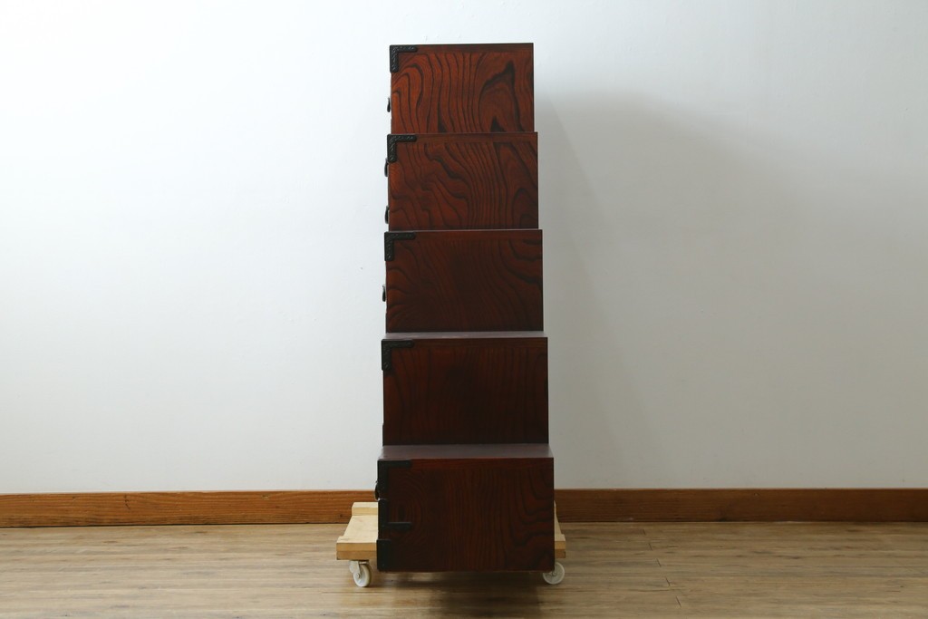 中古　美品　岩谷堂箪笥　伝統美と収納力を兼ね備えた階段箪笥　(R-088145)