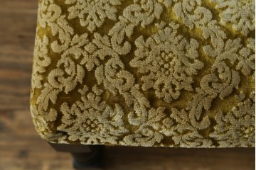 和製ヴィンテージ　高級感のある金華山張りに鋲打ちがアクセントのダイニングチェア　(R-088146)