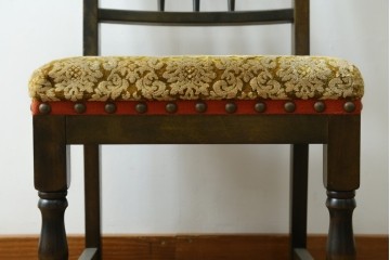 和製ヴィンテージ　高級感のある金華山張りに鋲打ちがアクセントのダイニングチェア　(R-088146)