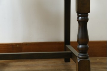 和製ヴィンテージ　高級感のある金華山張りに鋲打ちがアクセントのダイニングチェア　(R-088146)