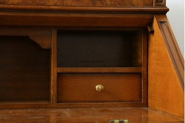 中古　美品　イタリア高級家具　メデア(Medea)　美しい杢目を活かした象嵌細工が魅力的なライティングビューロー　定価約70万円　(R-088147)