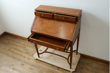 中古　美品　イタリア高級家具　メデア(Medea)　美しい杢目を活かした象嵌細工が魅力的なライティングビューロー　定価約70万円　(R-088147)