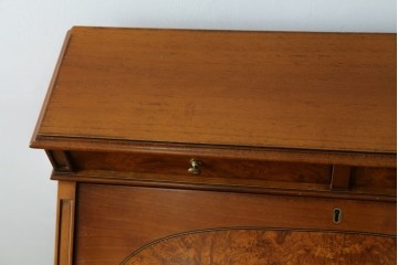 中古　美品　イタリア高級家具　メデア(Medea)　美しい杢目を活かした象嵌細工が魅力的なライティングビューロー　定価約70万円　(R-088147)