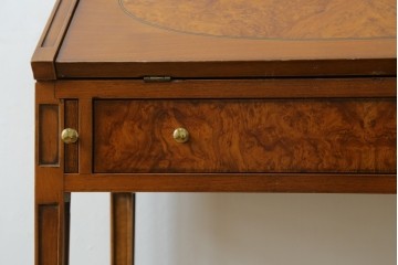 中古　美品　イタリア高級家具　メデア(Medea)　美しい杢目を活かした象嵌細工が魅力的なライティングビューロー　定価約70万円　(R-088147)