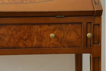 中古　美品　イタリア高級家具　メデア(Medea)　美しい杢目を活かした象嵌細工が魅力的なライティングビューロー　定価約70万円　(R-088147)