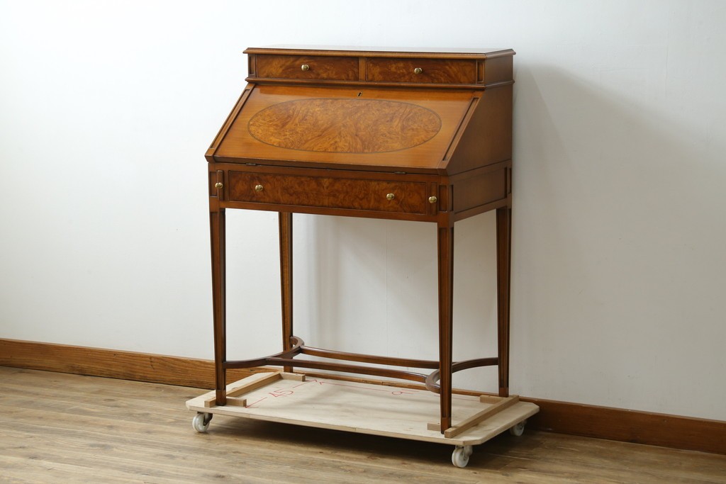 中古　美品　イタリア高級家具　メデア(Medea)　美しい杢目を活かした象嵌細工が魅力的なライティングビューロー　定価約70万円　(R-088147)