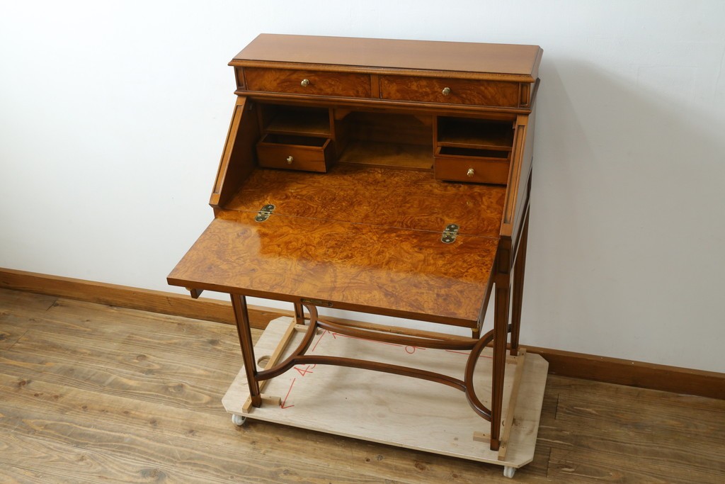 中古　美品　イタリア高級家具　メデア(Medea)　美しい杢目を活かした象嵌細工が魅力的なライティングビューロー　定価約70万円　(R-088147)