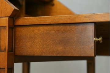 中古　美品　イタリア高級家具　メデア(Medea)　美しい杢目を活かした象嵌細工が魅力的なライティングビューロー　定価約70万円　(R-088147)