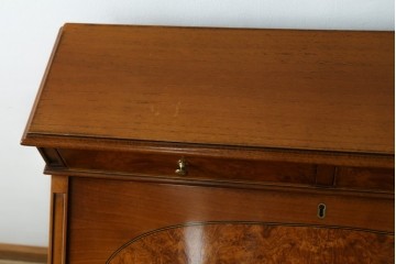 中古　美品　イタリア高級家具　メデア(Medea)　美しい杢目を活かした象嵌細工が魅力的なライティングビューロー　定価約70万円　(R-088147)