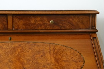 中古　美品　イタリア高級家具　メデア(Medea)　美しい杢目を活かした象嵌細工が魅力的なライティングビューロー　定価約70万円　(R-088147)