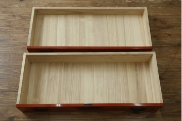 中古　美品　高級品　根来塗り(朱塗り)　重厚な金具と鮮やかな朱色が目を引く呉服箪笥　定価約52万円　(R-088149)