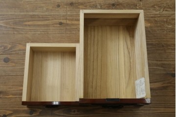 中古　超美品　仙台民芸箪笥(仙台箪笥)　木地呂塗り　高級ライン　牡丹金具と杢目が美しい四.五尺横長タンス　定価推定80万から100万円　(R-088150)