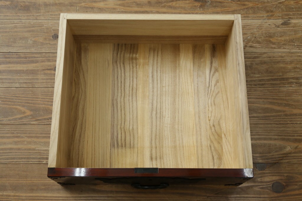 中古　超美品　仙台民芸箪笥(仙台箪笥)　木地呂塗り　高級ライン　牡丹金具と杢目が美しい四.五尺横長タンス　定価推定80万から100万円　(R-088150)