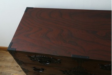 中古　超美品　仙台民芸箪笥(仙台箪笥)　木地呂塗り　高級ライン　牡丹金具と杢目が美しい四.五尺横長タンス　定価推定80万から100万円　(R-088150)