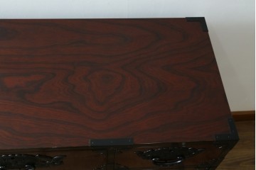中古　超美品　仙台民芸箪笥(仙台箪笥)　木地呂塗り　高級ライン　牡丹金具と杢目が美しい四.五尺横長タンス　定価推定80万から100万円　(R-088150)