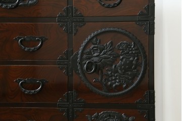 中古　超美品　仙台民芸箪笥(仙台箪笥)　木地呂塗り　高級ライン　牡丹金具と杢目が美しい四.五尺横長タンス　定価推定80万から100万円　(R-088150)
