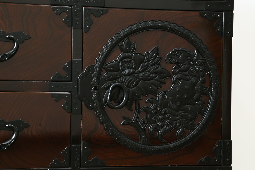 中古　超美品　仙台民芸箪笥(仙台箪笥)　木地呂塗り　高級ライン　牡丹金具と杢目が美しい四.五尺横長タンス　定価推定80万から100万円　(R-088150)