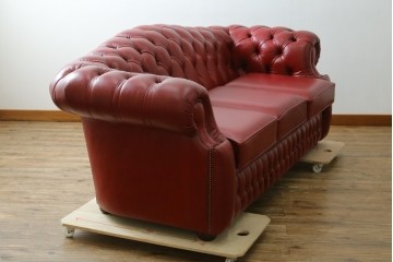 中古　超美品!!(使用1年未満)　高級品!!　職人ハンドメイドで丁寧に作りこまれたイギリス伝統の本革製チェスターフィールドソファ　定価約80万円　(R-088151)