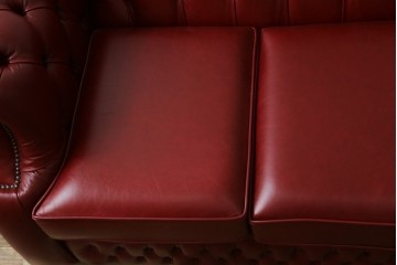 中古　超美品!!(使用1年未満)　高級品!!　職人ハンドメイドで丁寧に作りこまれたイギリス伝統の本革製チェスターフィールドソファ　定価約80万円　(R-088151)