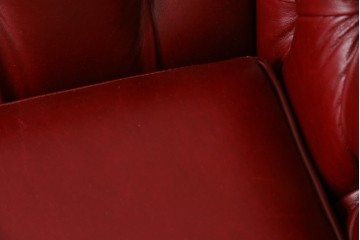 中古　超美品!!(使用1年未満)　高級品!!　職人ハンドメイドで丁寧に作りこまれたイギリス伝統の本革製チェスターフィールドソファ　定価約80万円　(R-088151)