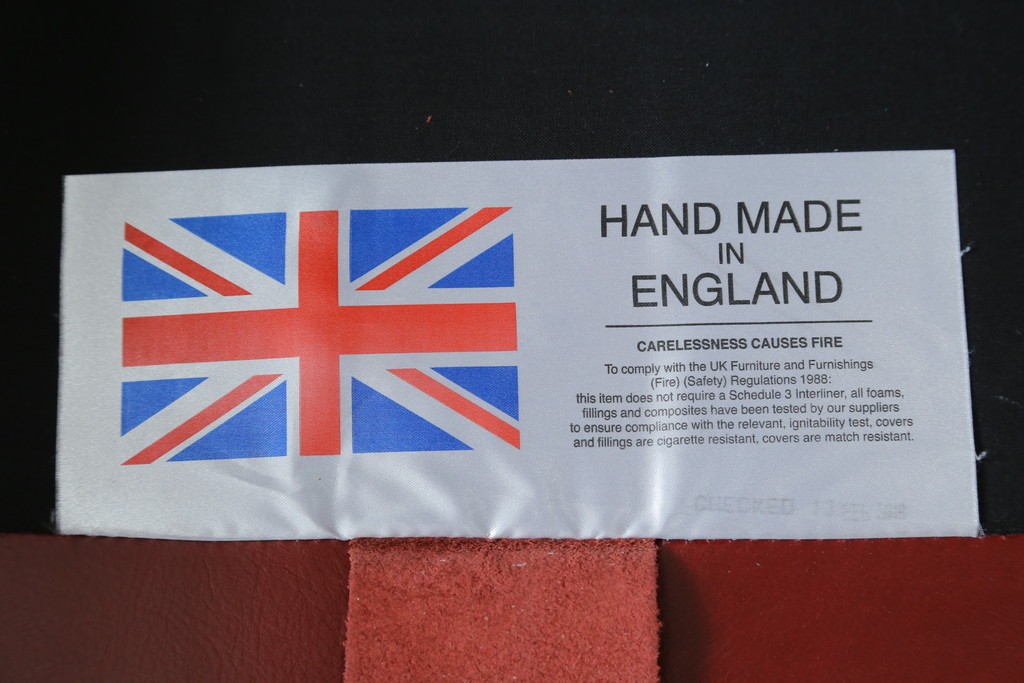 中古　超美品!!(使用1年未満)　高級品!!　職人ハンドメイドで丁寧に作りこまれたイギリス伝統の本革製チェスターフィールドソファ　定価約80万円　(R-088151)